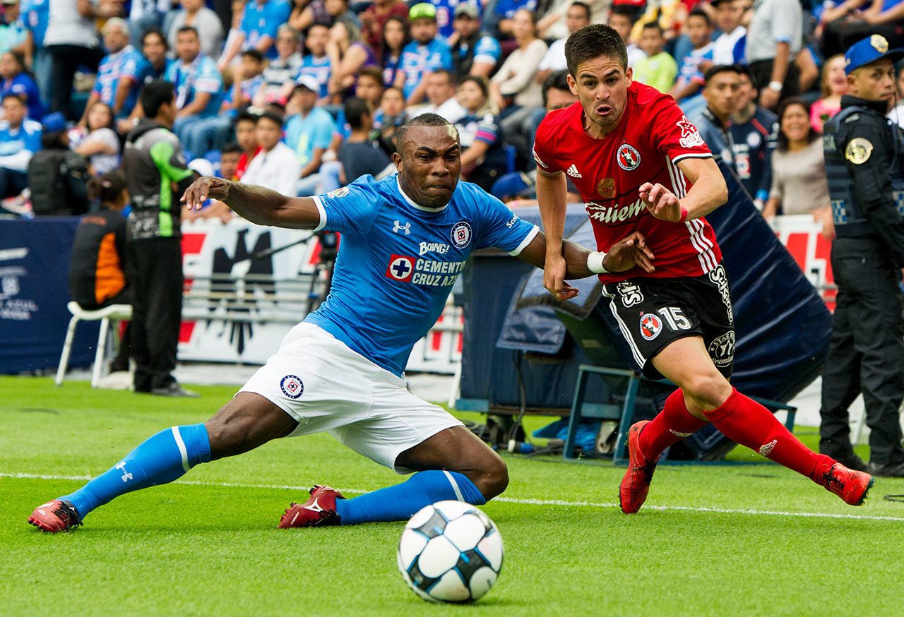 Cruz Azul logra primera victoria, 3-1 ante Santos