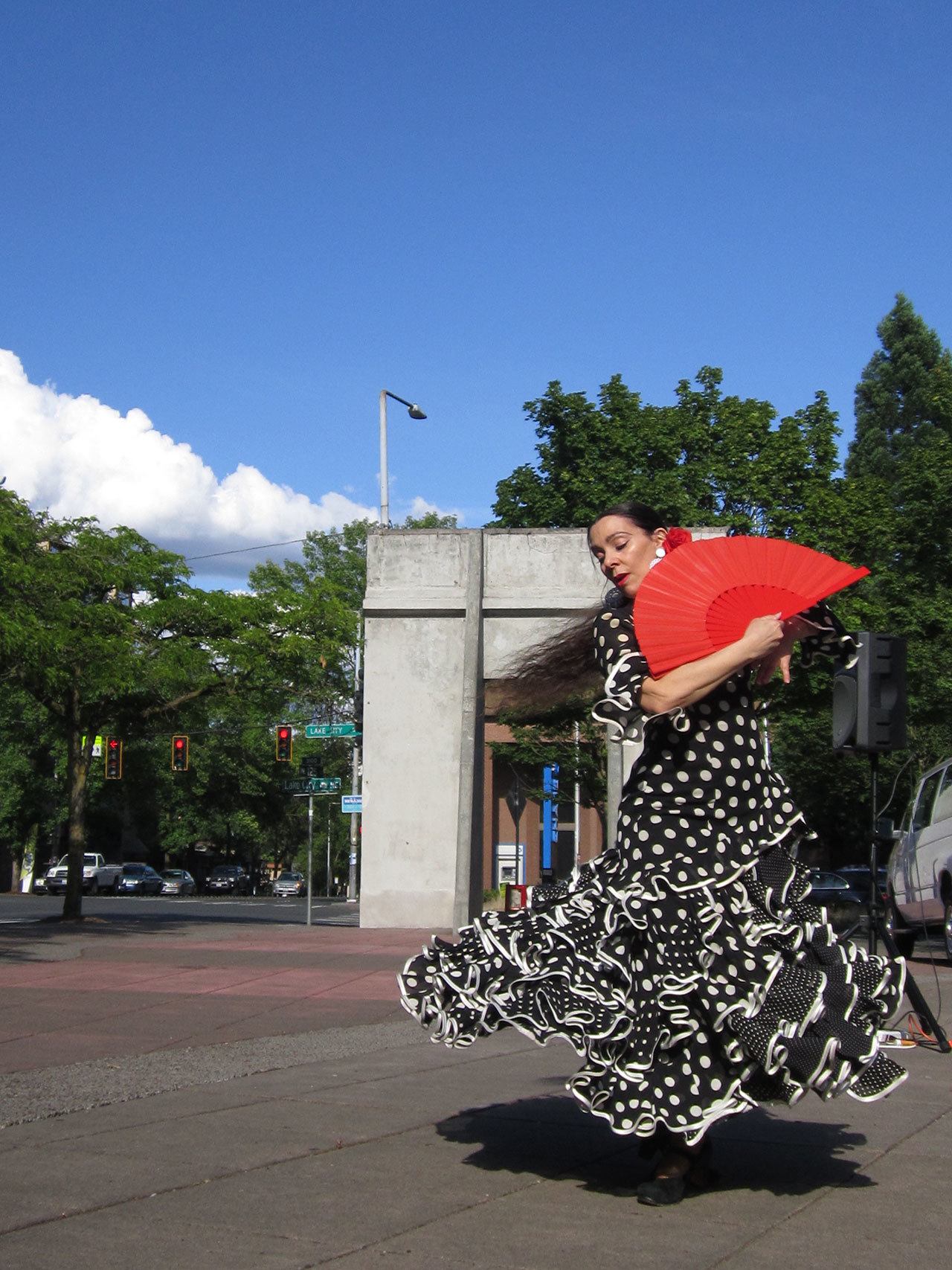 Jesús Aguirre , Director del Departamento de Parques y Recreacióny Ed Murray presentan plan para centros comunitarios