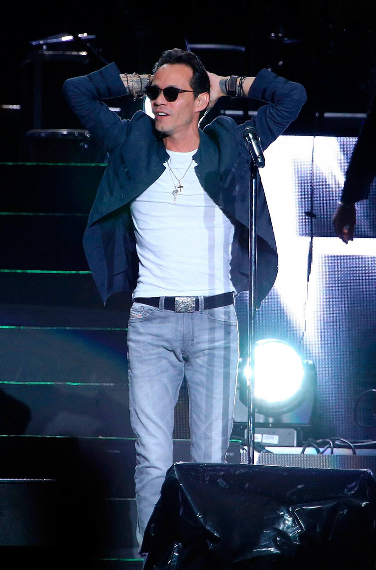 Arenga Marc Anthony a fans contra Trump