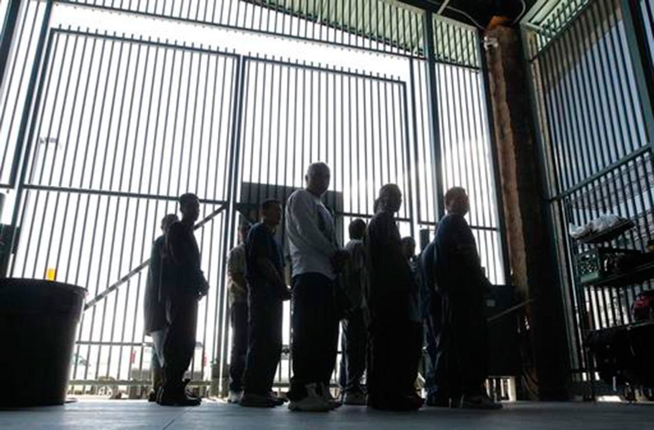 Ojos en demanda de mexicano para revivir alivio migratorio