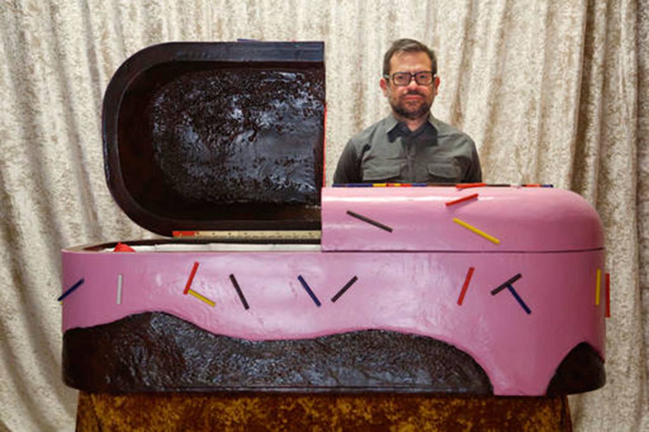 Artista Mexicano monta casa embrujada por las elecciones