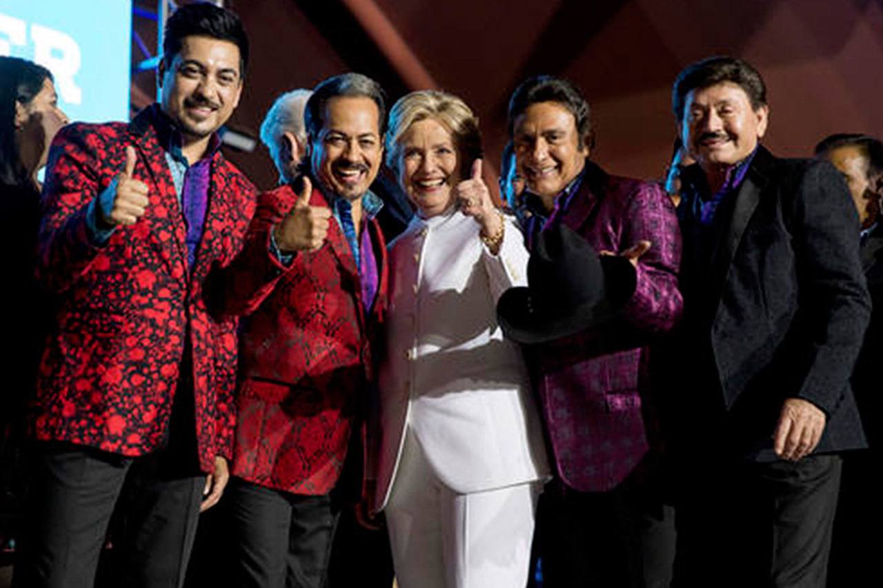 Aplasta Clinton nuevamente a Trump en tercer y último debate