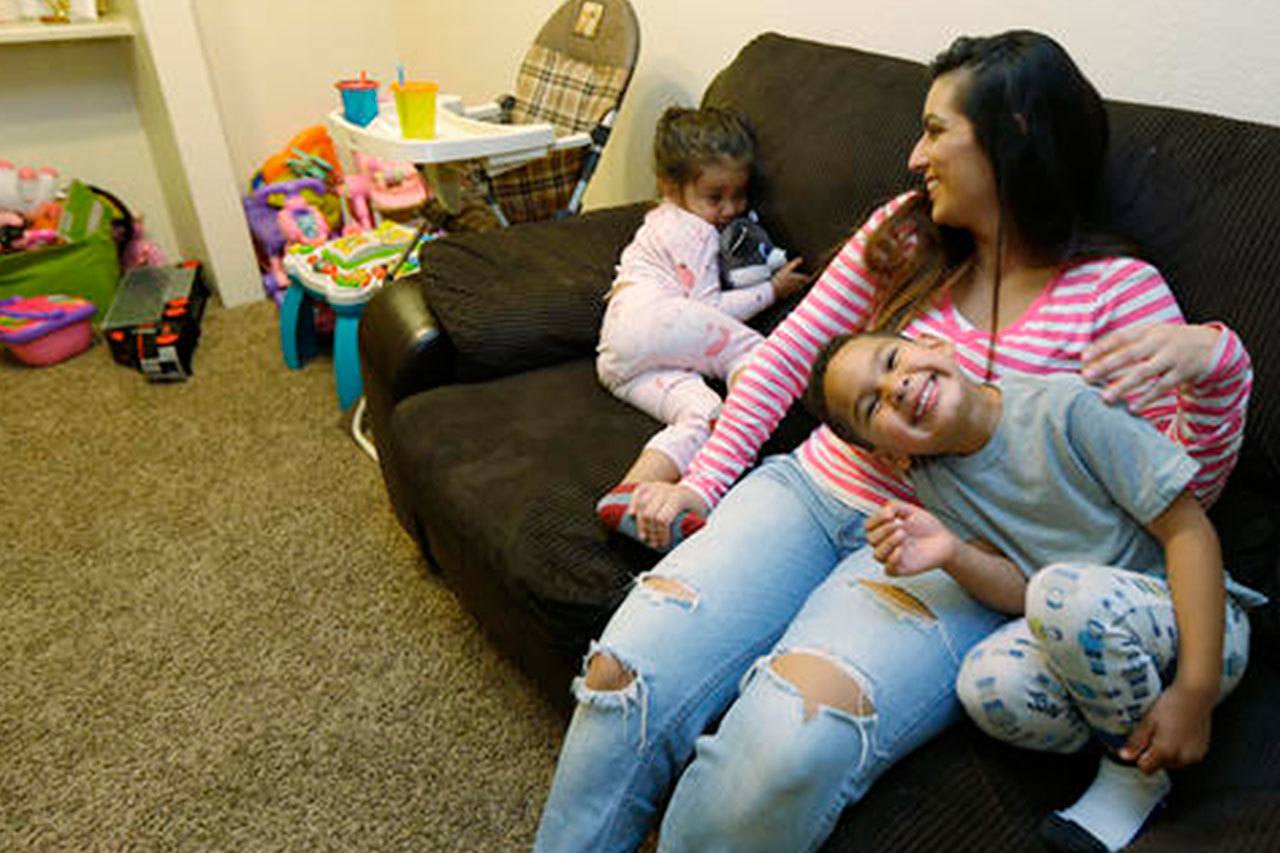 Aprobar la iniciativa I-1433 en Washington ayudaría a empleados como Mendoza que ganan menos de $10 por hora