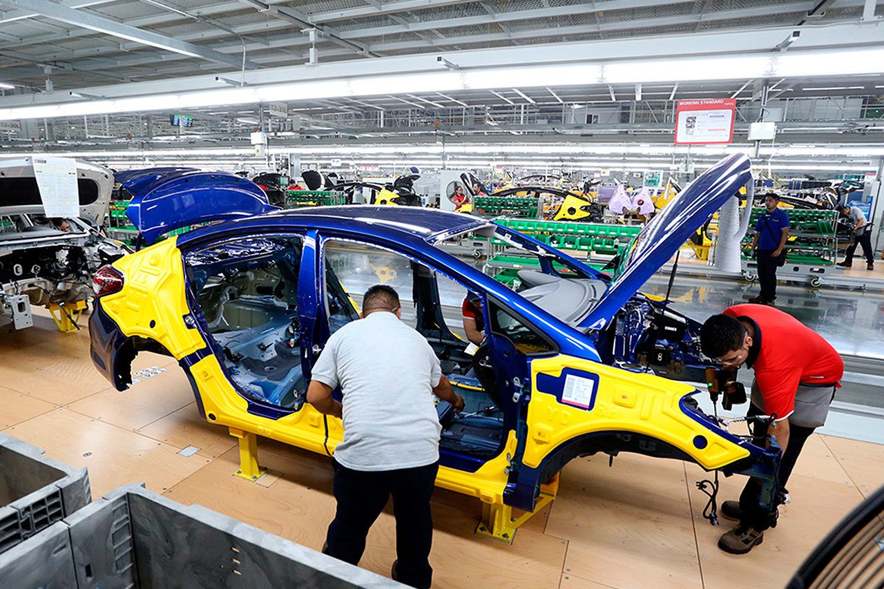 Avanza economía 1.0% en tercer trimestre