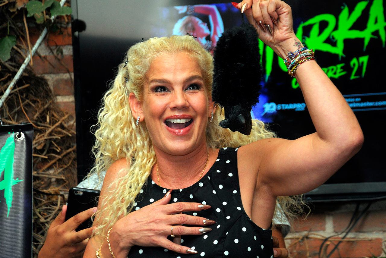 Le pide Niurka humildad a Laura Zapata