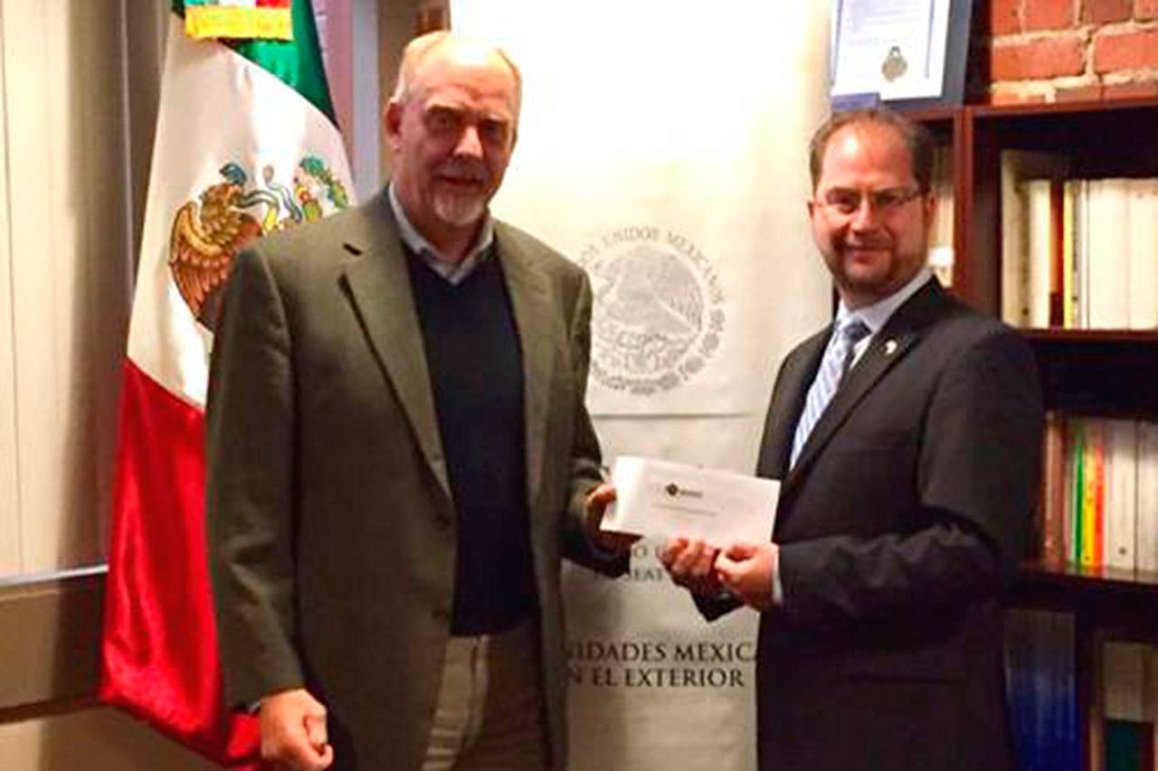 CONSULADO DE MÉXICO EN SEATTLE REALIZA ENTREGA RECURSOS DEL PROGRAMA IME BECAS