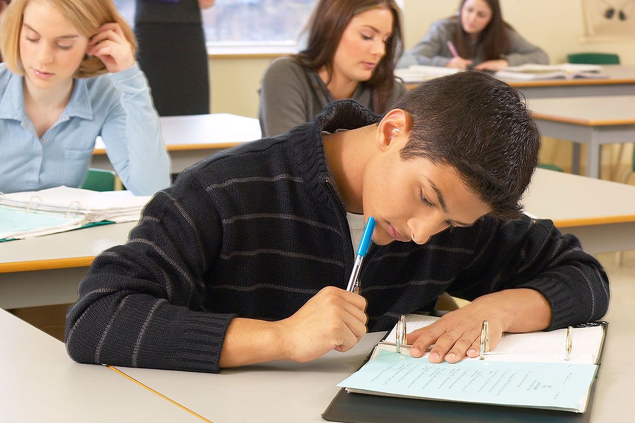 BECAS PARA ESTUDIANTES DE INGRESOS BAJOS Y MEDIANOS PARA EL 2017