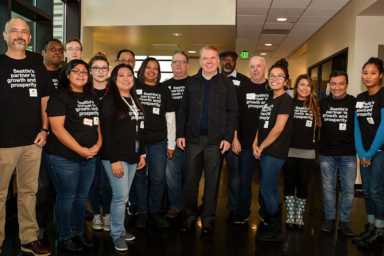 Seattle Metropolitan Credit Union adopta medidas para facilitar el acceso de hispanos a una cuenta bancaria