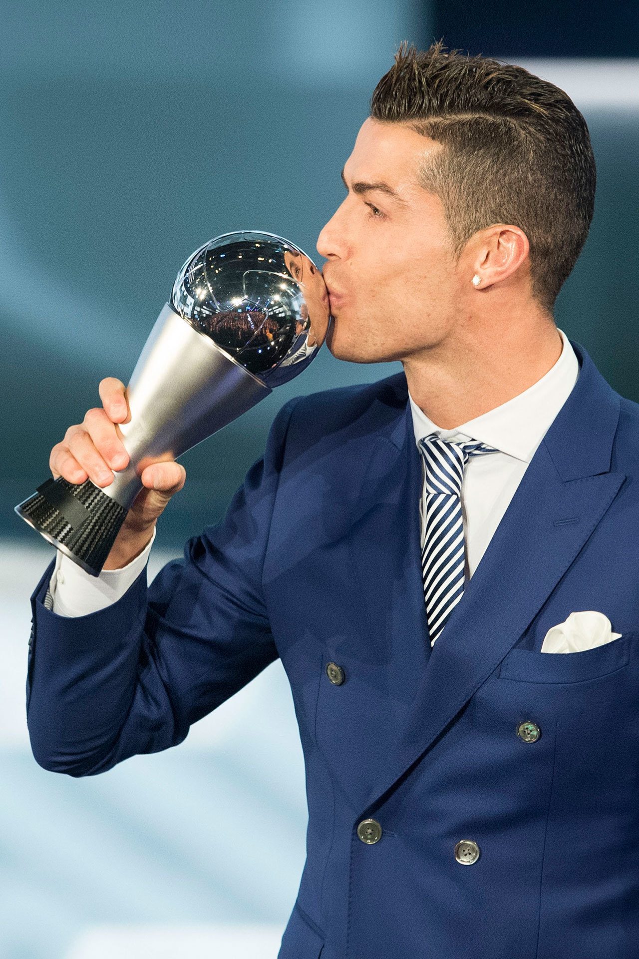Cristiano Ronaldo gana premio de FIFA al jugador del año