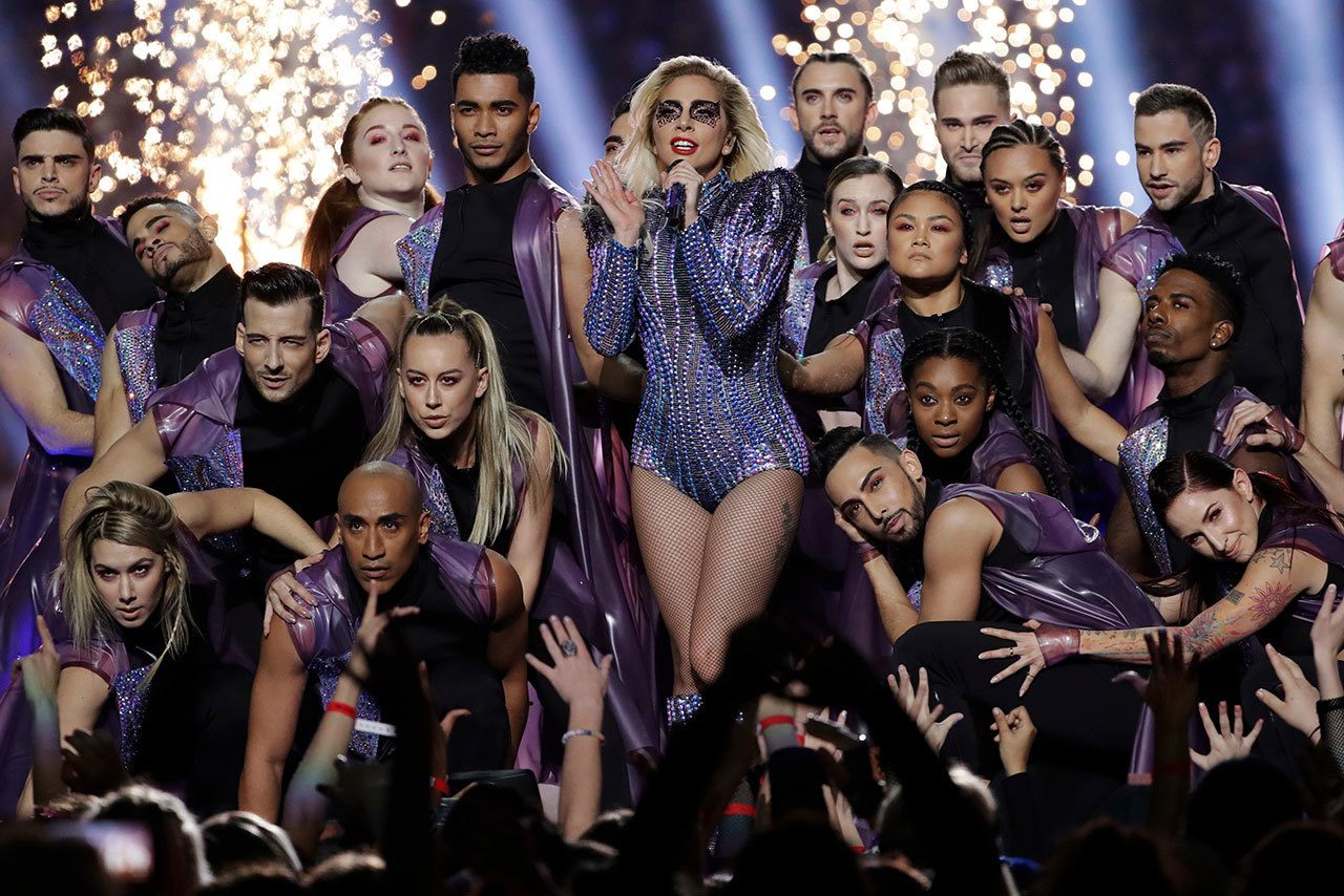 Brinda Lady Gaga espectacular show