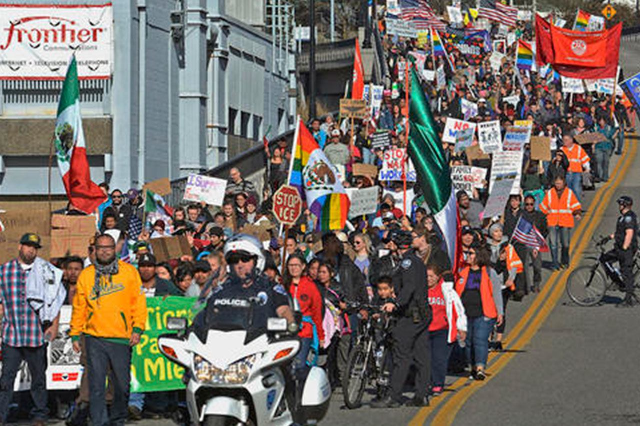 Cientos participan en marcha de solidaridad en el Condado de Skagit
