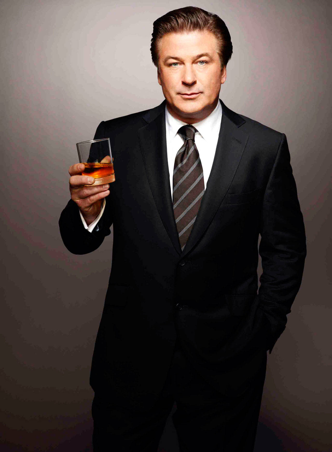 Piensa Alec en dejar de parodiar a Trump