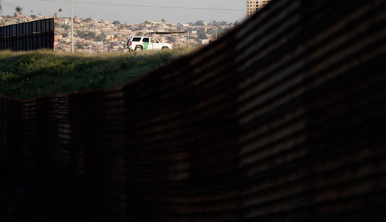 ¿Si ICE arresta a alguien, lo puede deportar sin el derecho de ver a un juez de inmigración?