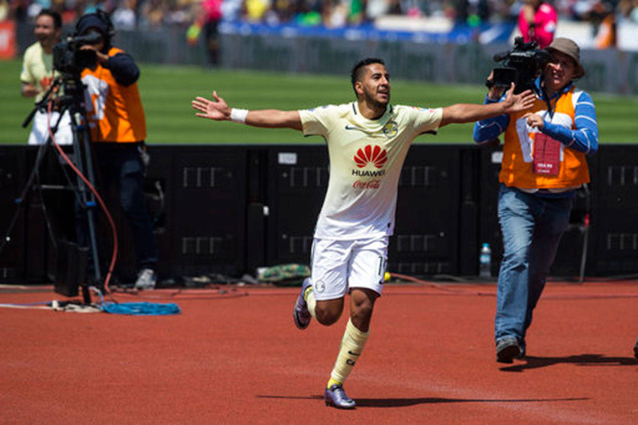 Con gol postrero, América vence 3-2 a Pumas