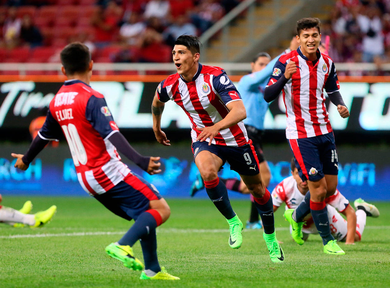 Chivas gana a Veracruz y sigue líder en liga mexicana