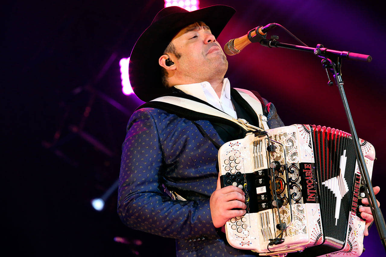 Gruperos en pantalla y ‘acondicionados’