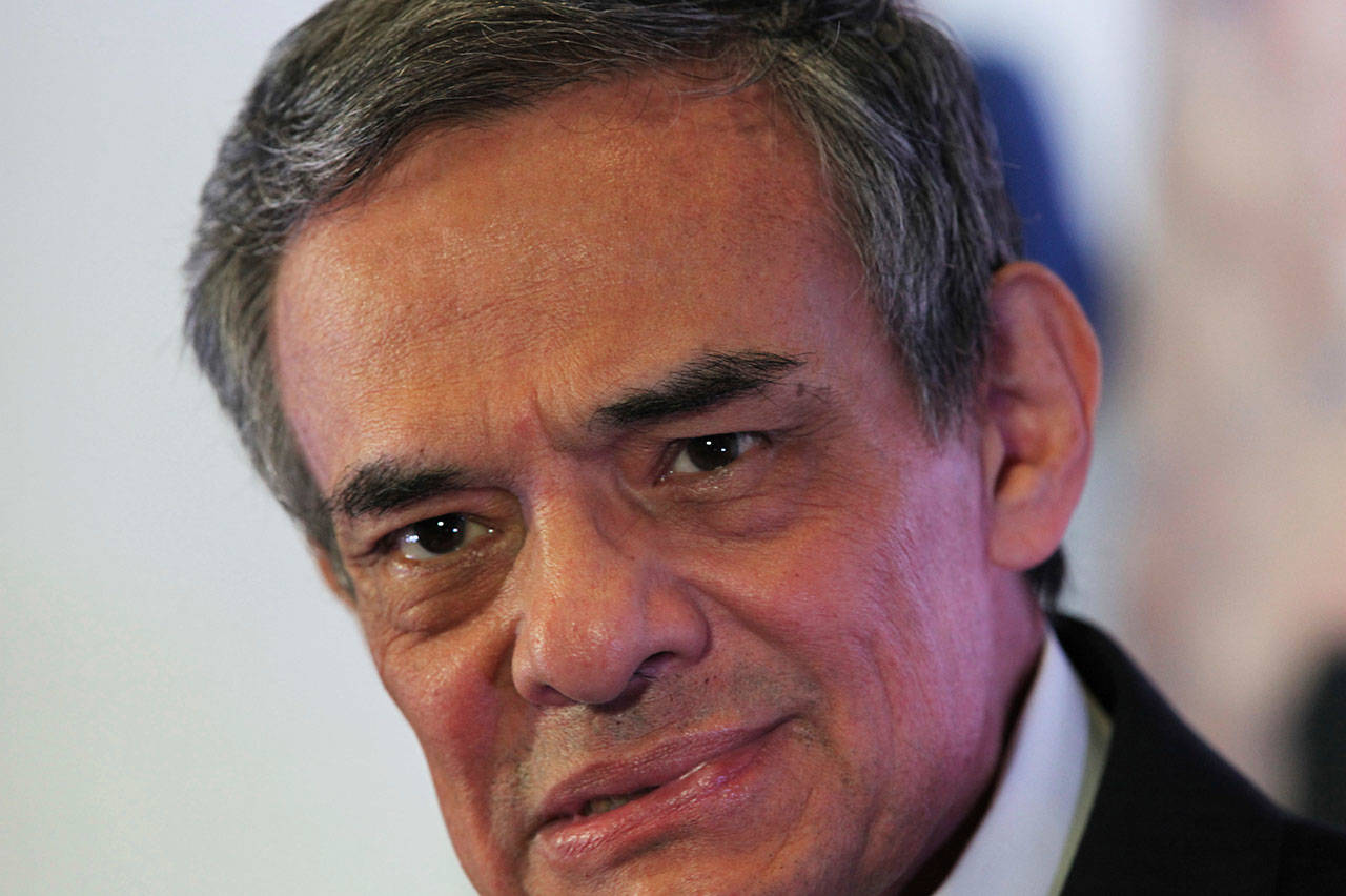 José José advierte contra estafadores