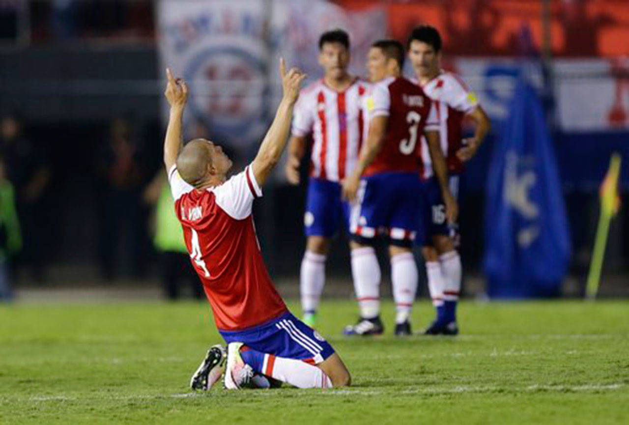 Paraguay vence a Ecuador y toma oxígeno en eliminatoria