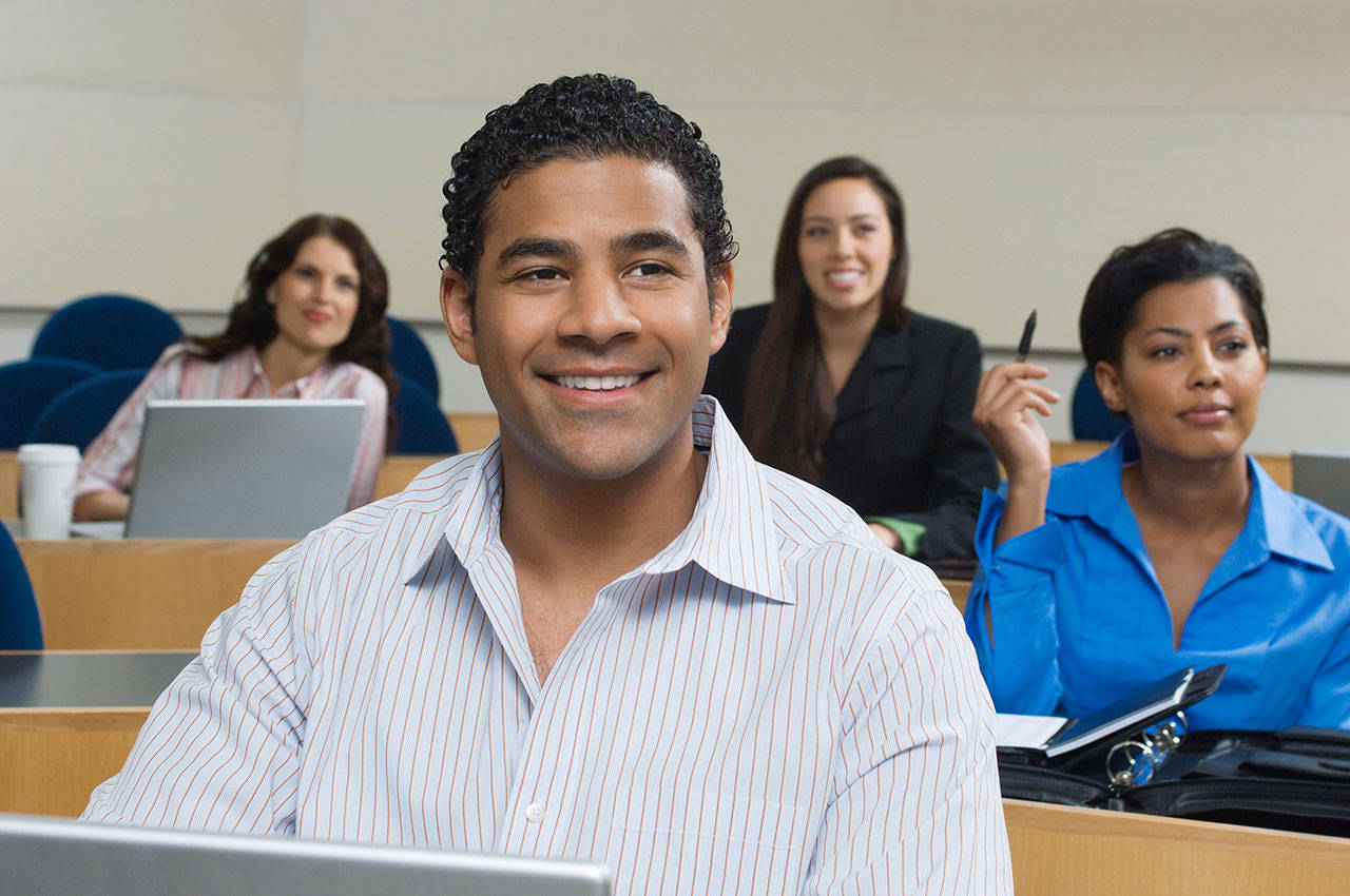 Clases gratuitas de lectura, escritura, matemáticas, inglés, ciudadanía y computación