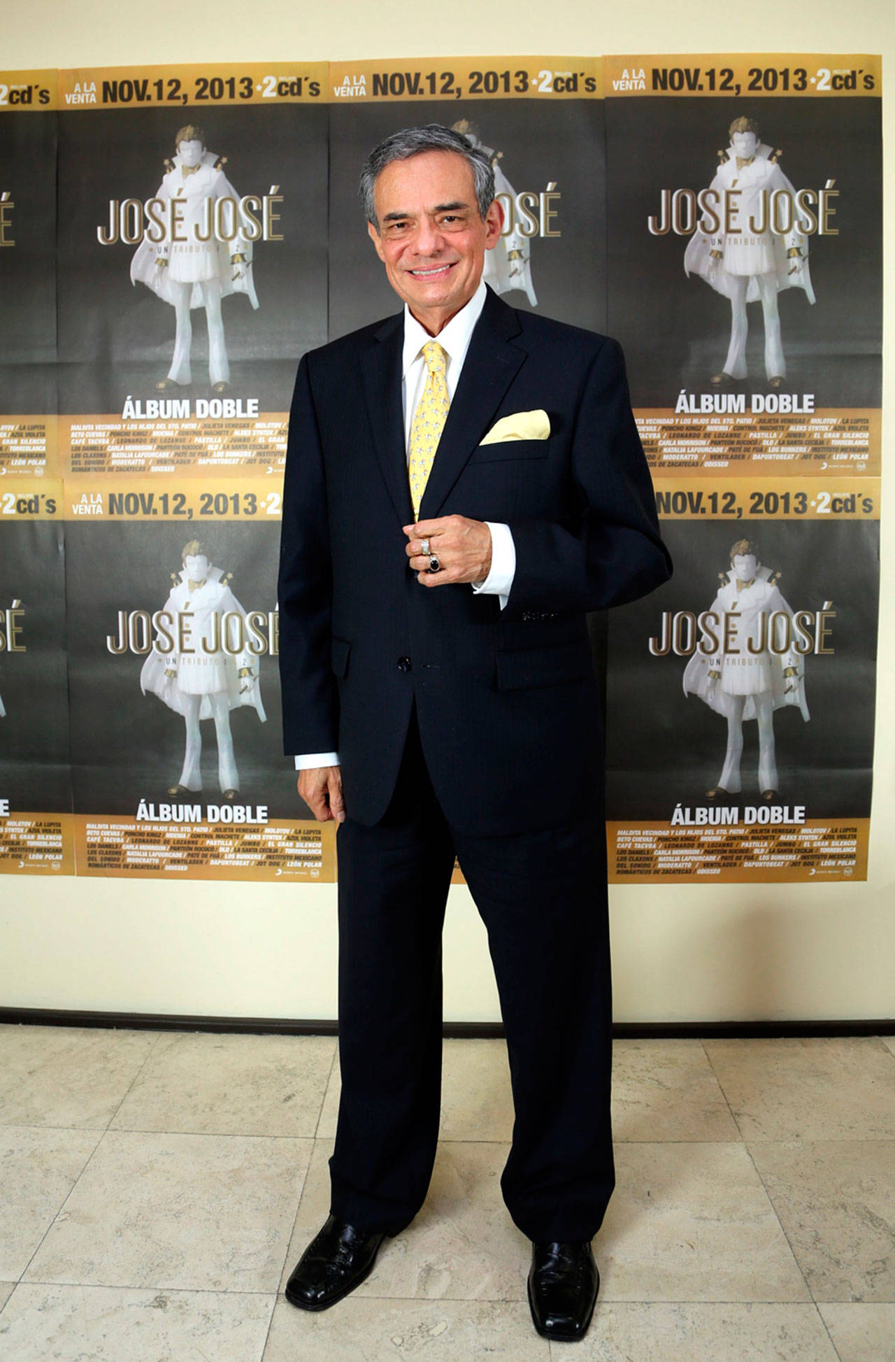 Hospitalizan a José José por tumor