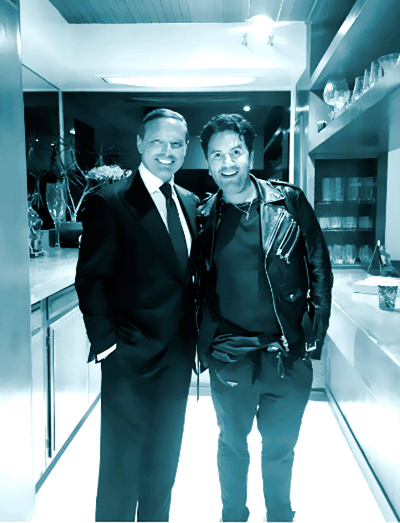 Estrena Luismi look clásico