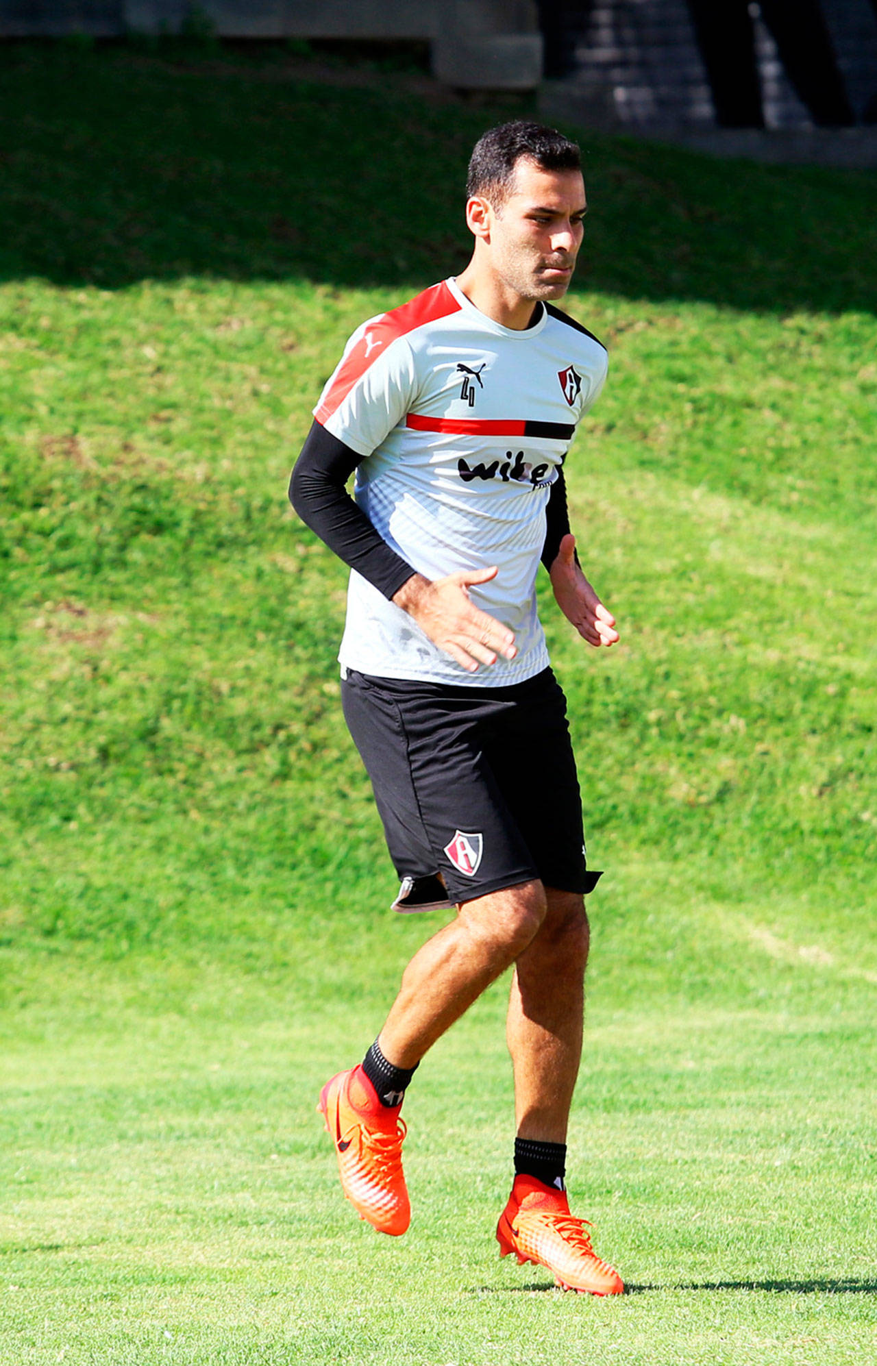 Rafael Márquez es operado de las vértebras lumbares