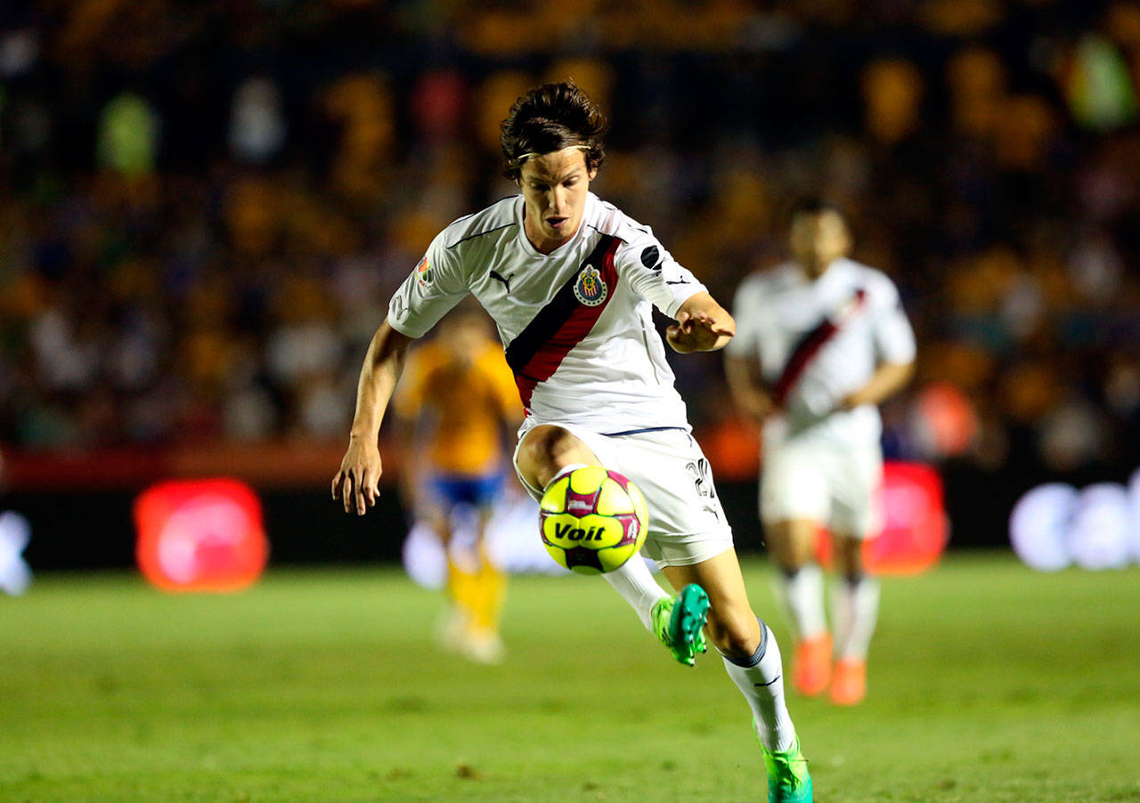 Gignac marca doblete y Tigres golea 3-0 a Chivas