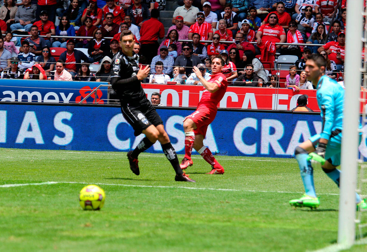 Toluca rescata empate con Monterrey y sigue como líder