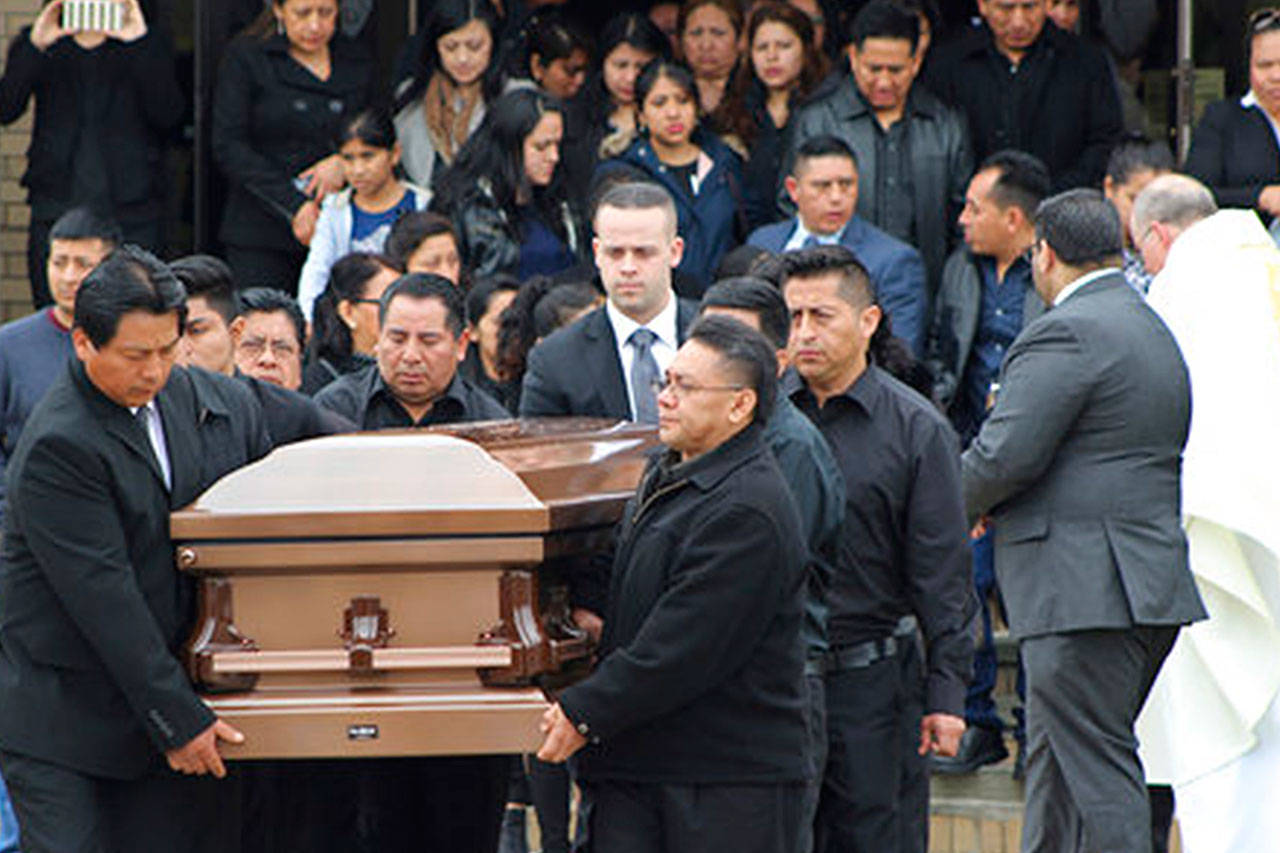 Entierran a otro joven hispano posible víctima de MS-13