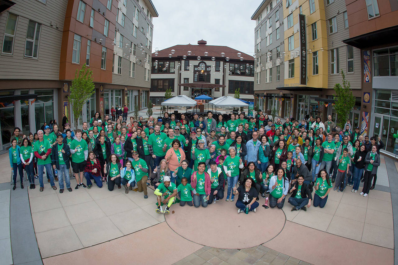 Trabajos Voluntarios en El Centro de La Raza