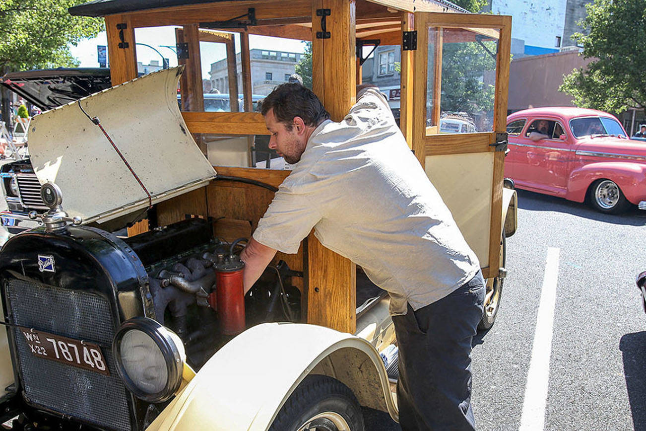 Carros lindos convergen en Everett