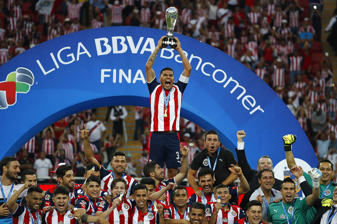 Calderón y Martínez son bajas de Chivas