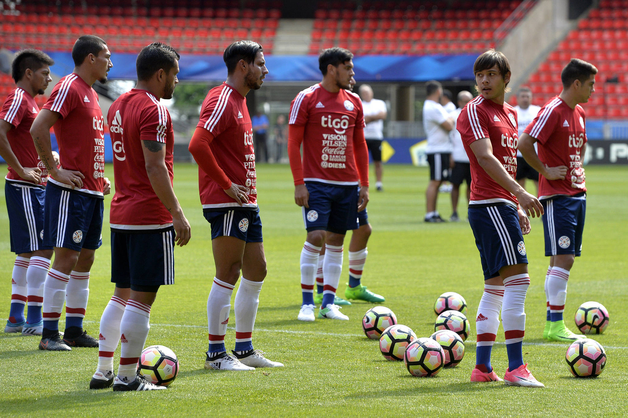 Paraguay llama a 2 internacionales para amistoso ante México