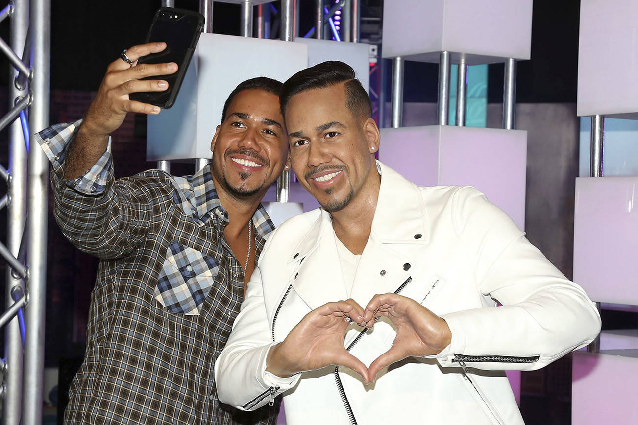 Romeo Santos tiene el toque de oro en “Golden”