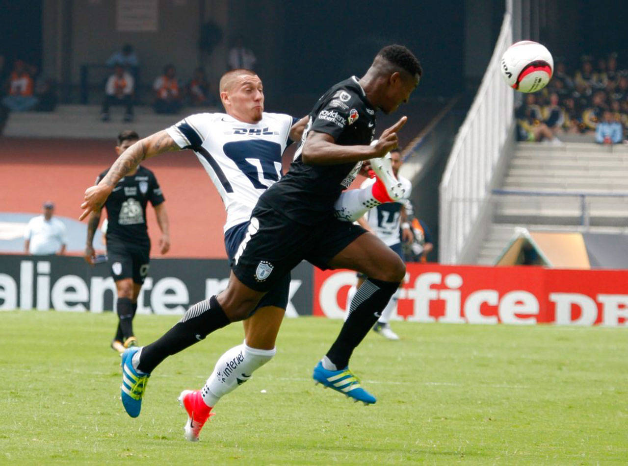 Chileno Castillo reaparece y anota con Pumas