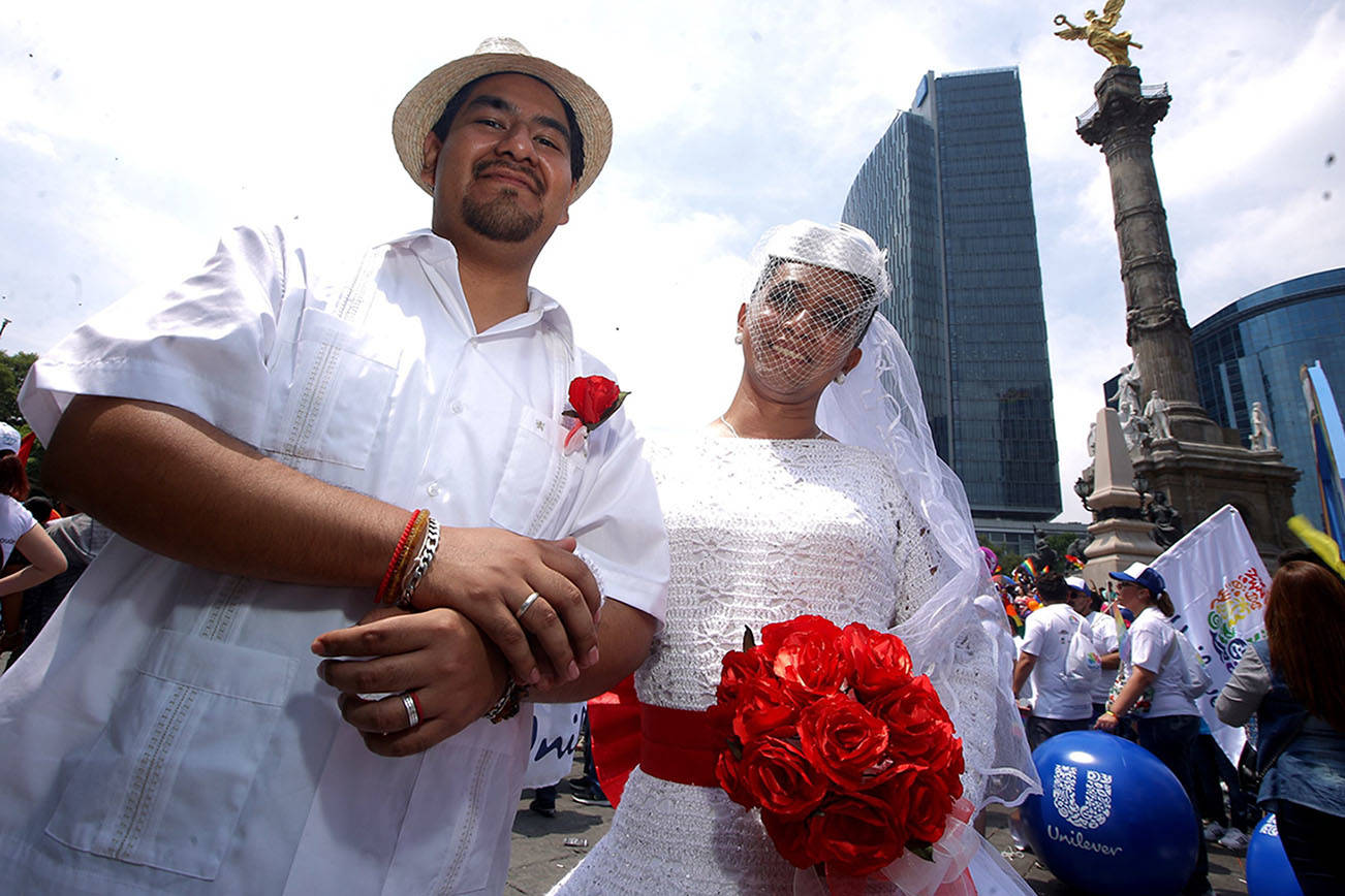 Reconocen matrimonio transexual y transgénero en Bolivia