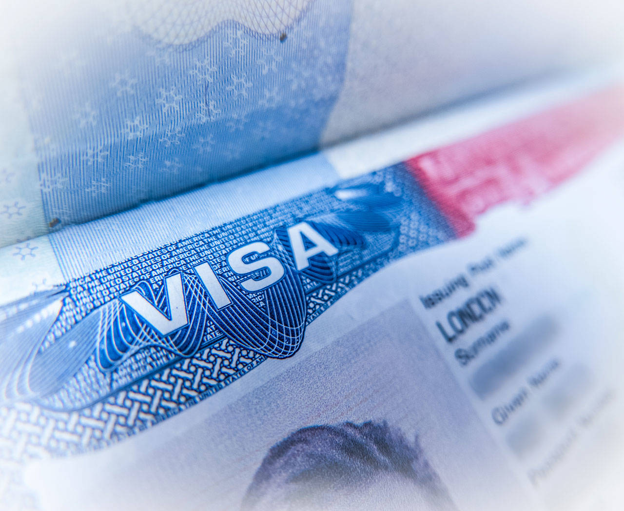 Mi mamá vino de visita y se quedo con visa vencida