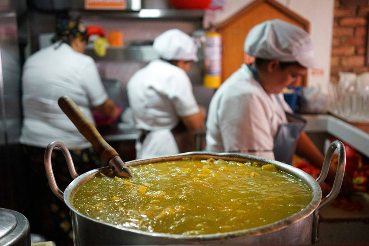 Colombia prepara emblemática sopa de ajiaco para el papa