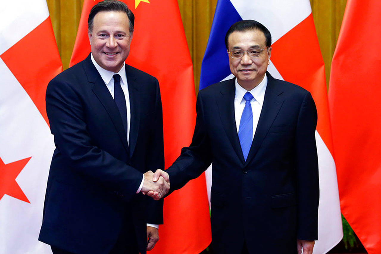 Presidente panameño visita China tras romper con Taiwán