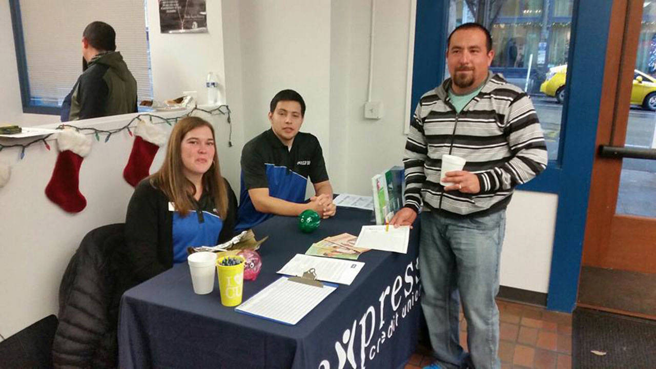 Express Credit Union imparte charla sobre educación financiera