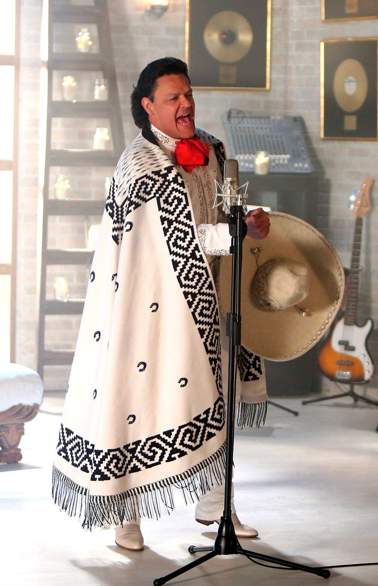 Será Pedro Fernández Mr. Amigo