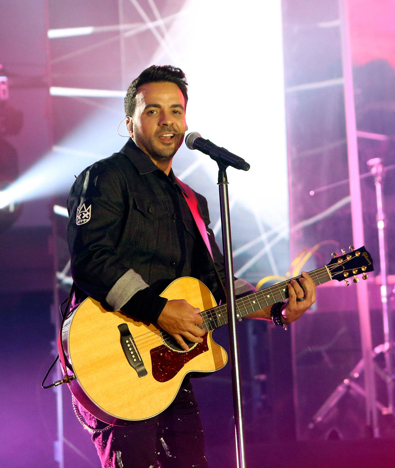 Festeja Fonsi rumbo al Grammy