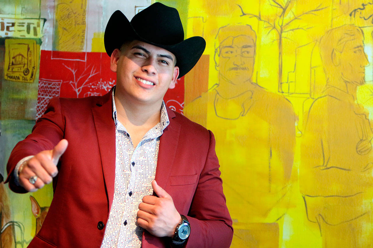 Va Eliseo Martínez de taquero a cantante