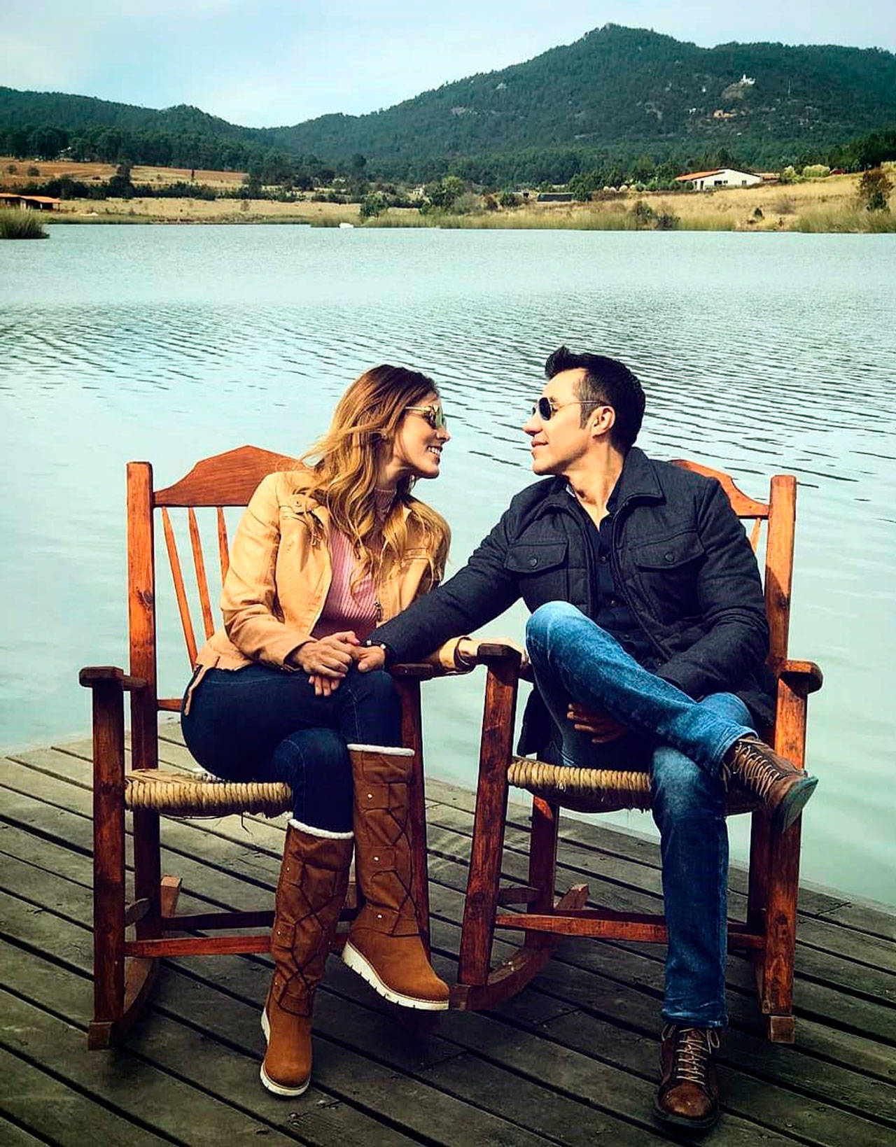 Tiene Uribe novia 18 años menor