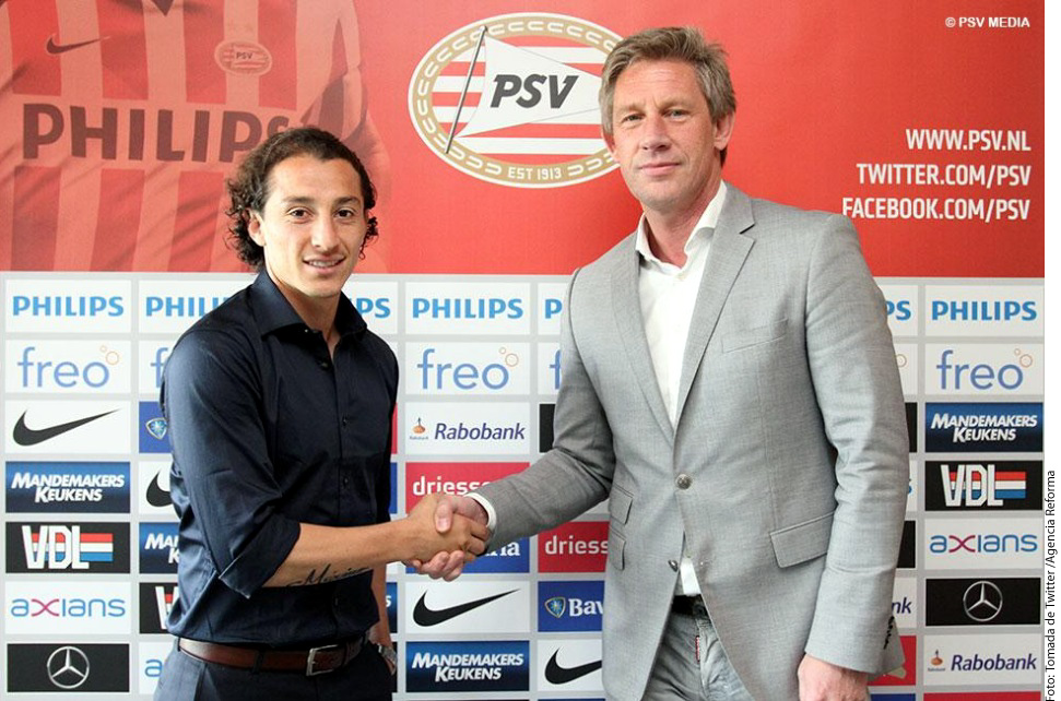 Firma Andr&eacute;s Guardado su nuevo contrato