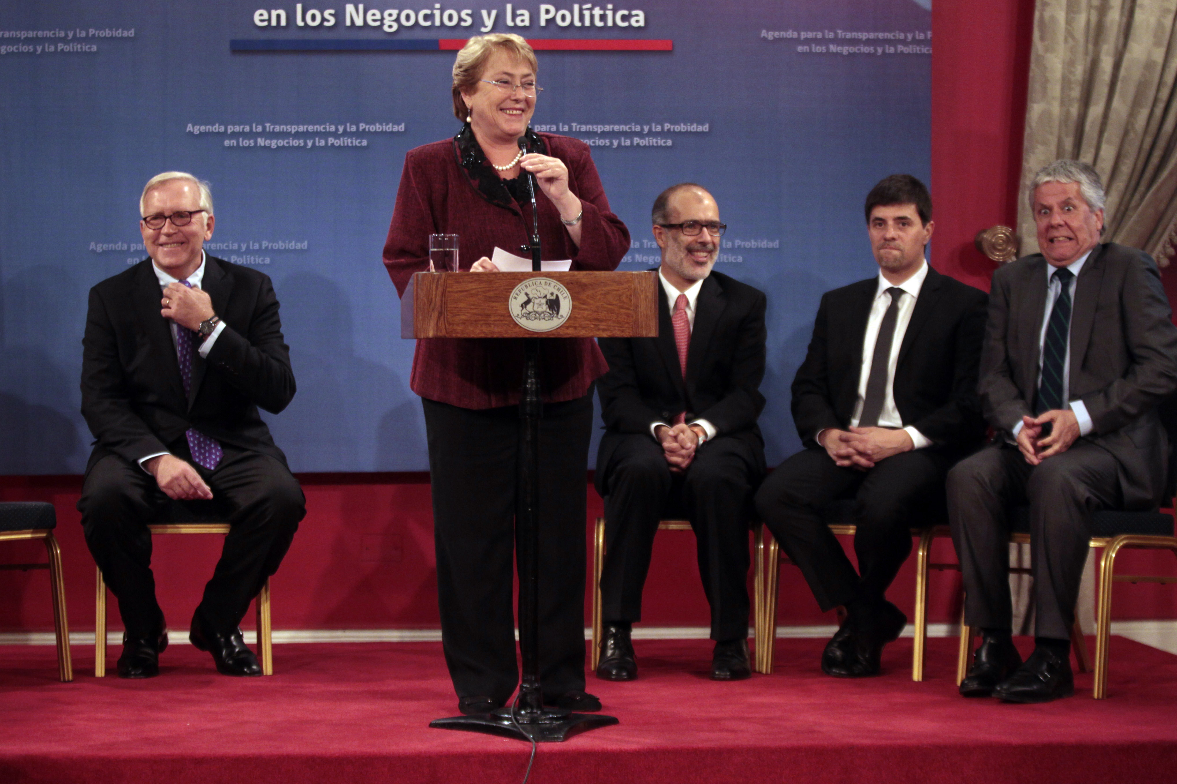 Bachelet estrena nuevo gabinete en medio de crisis pol&iacute;tica