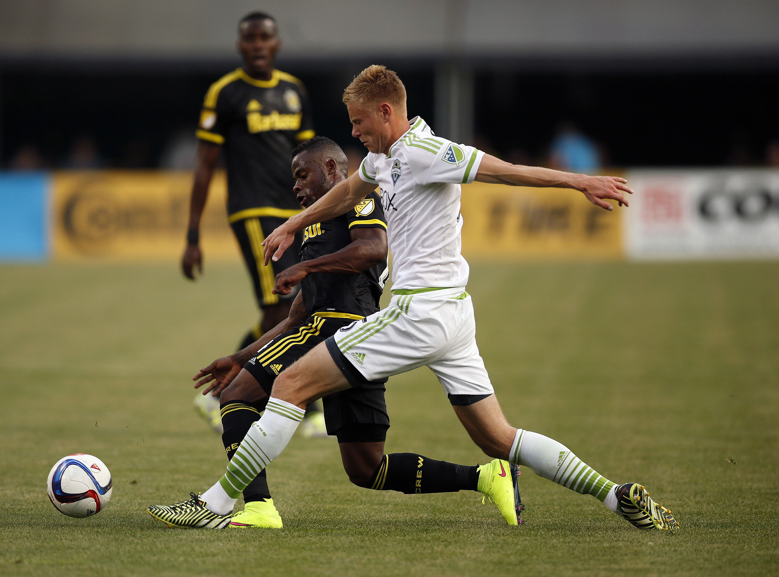 Columbus gana a Seattle en casa por primera vez, 3-2