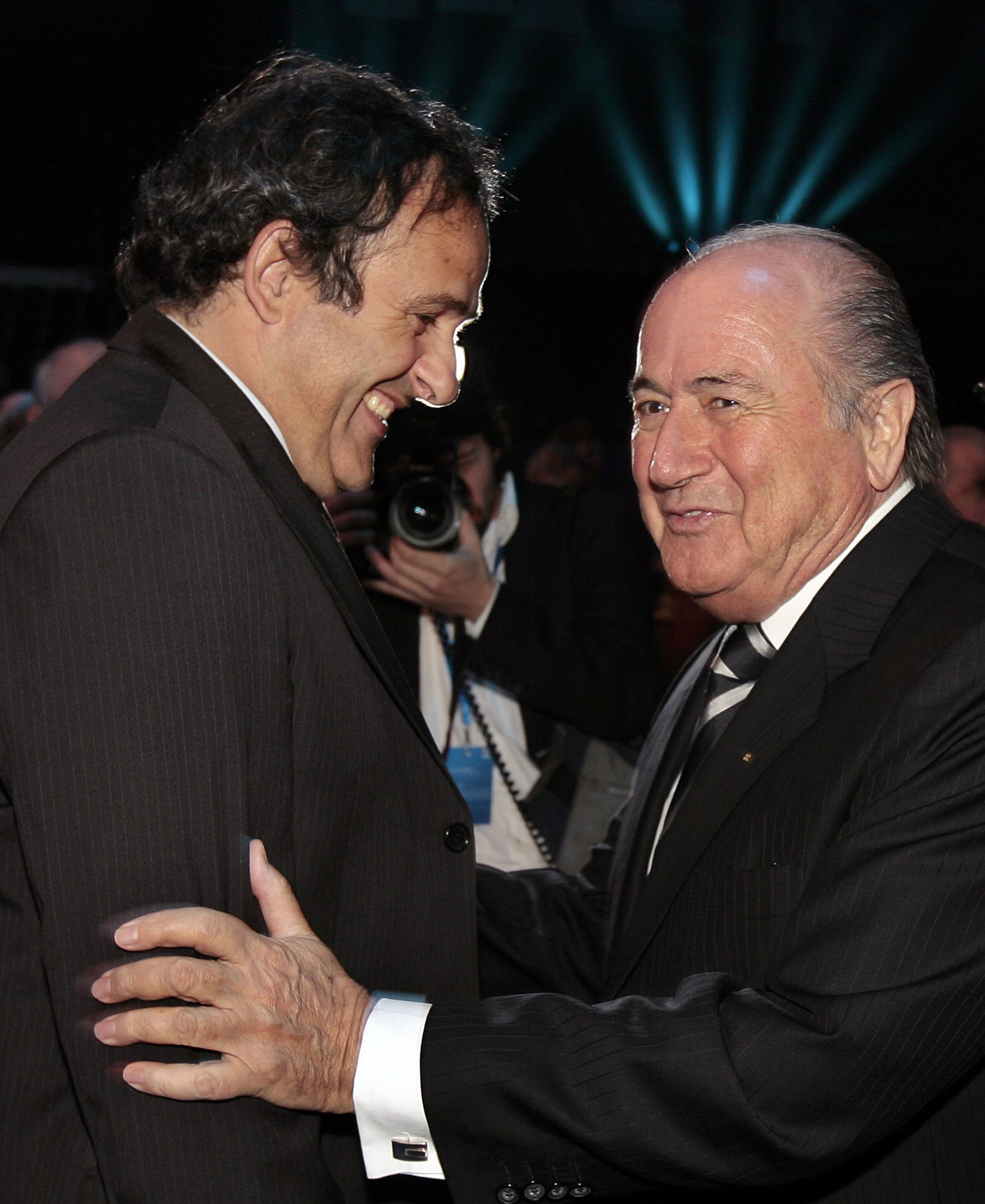 En medio de crisis, Blatter es relegido presidente de FIFA