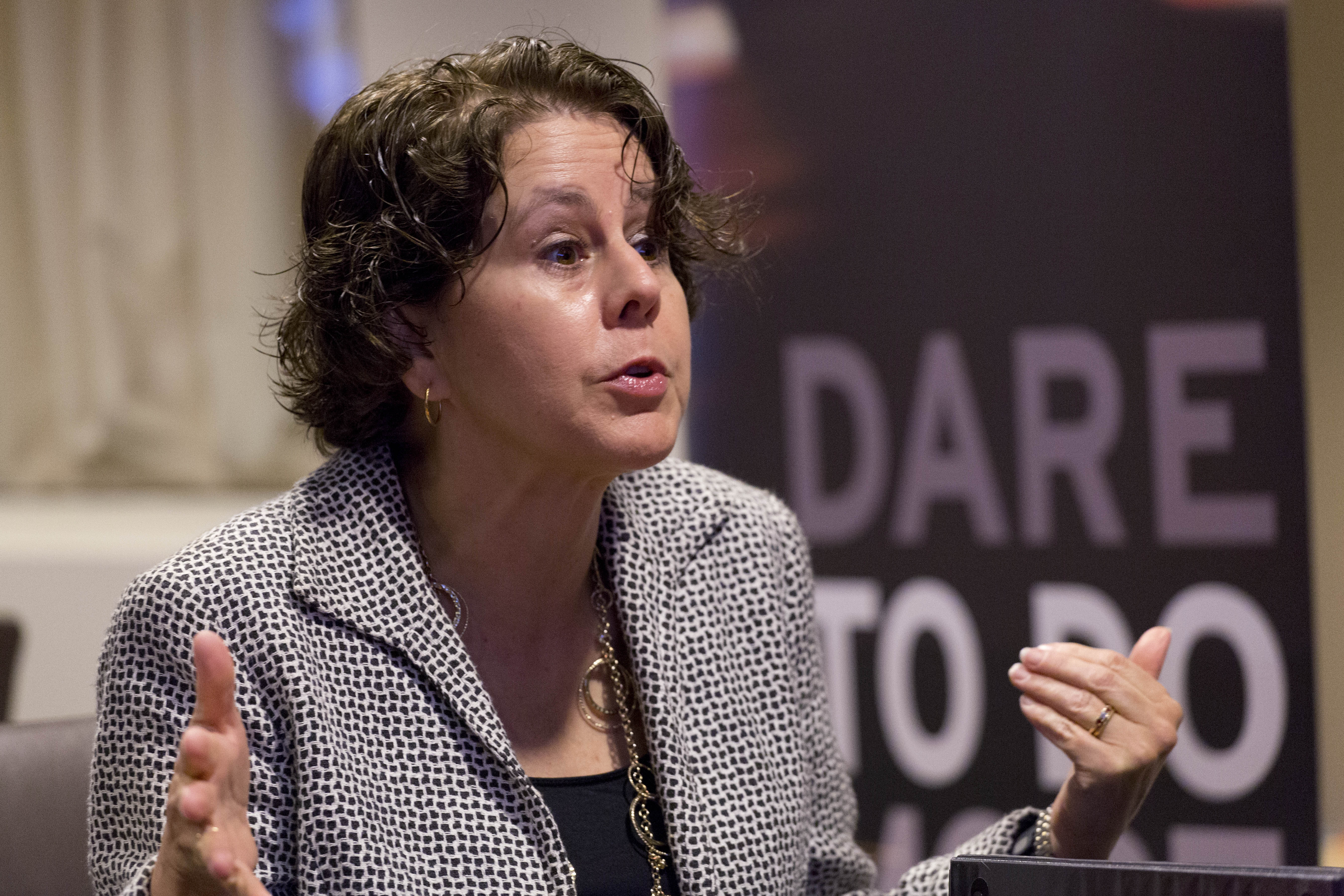 Hispana en Casa Blanca defiende cambios en deportaciones