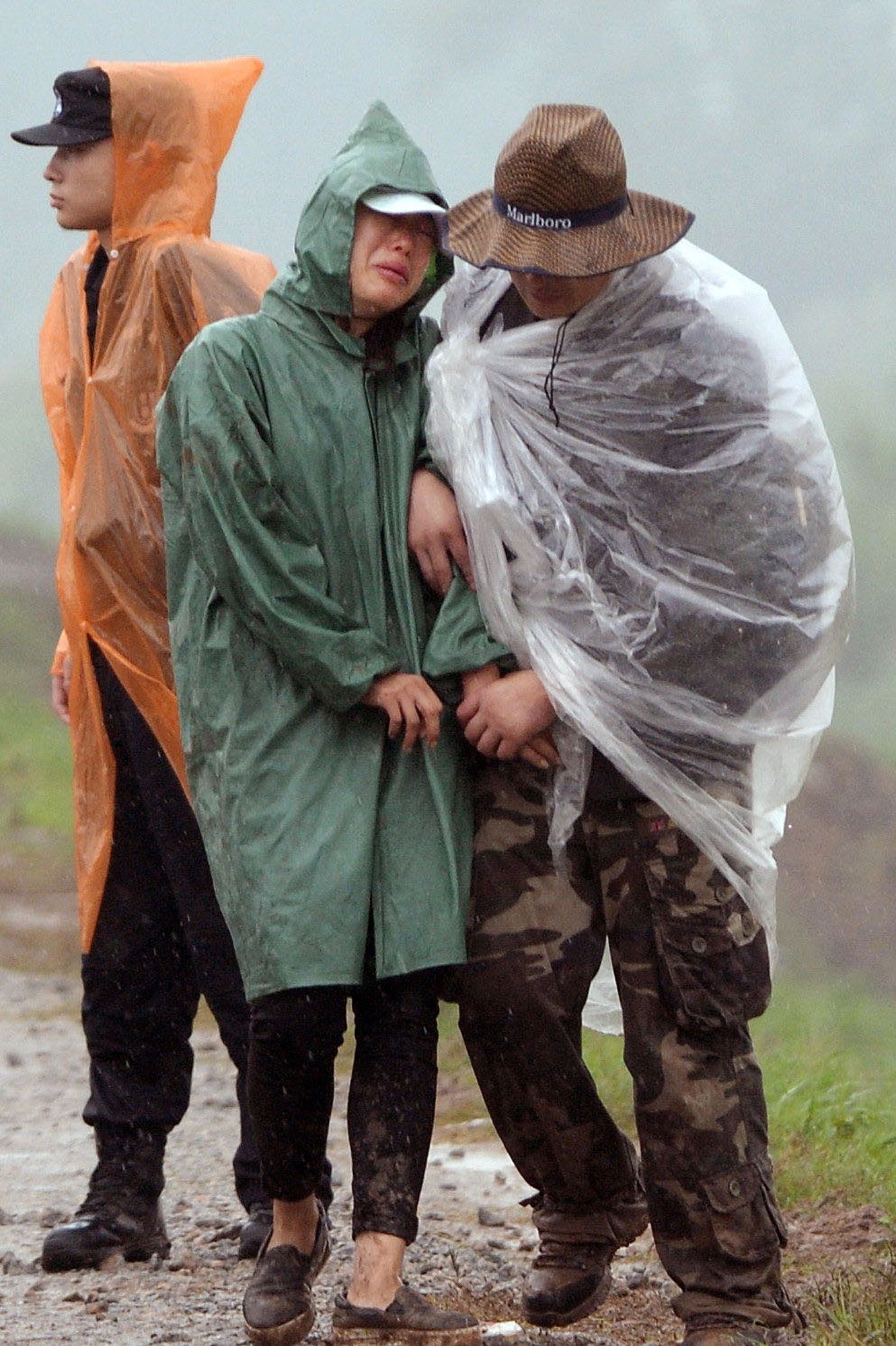 Recuperan cuerpos tras naufragio en China; 360 desaparecidos